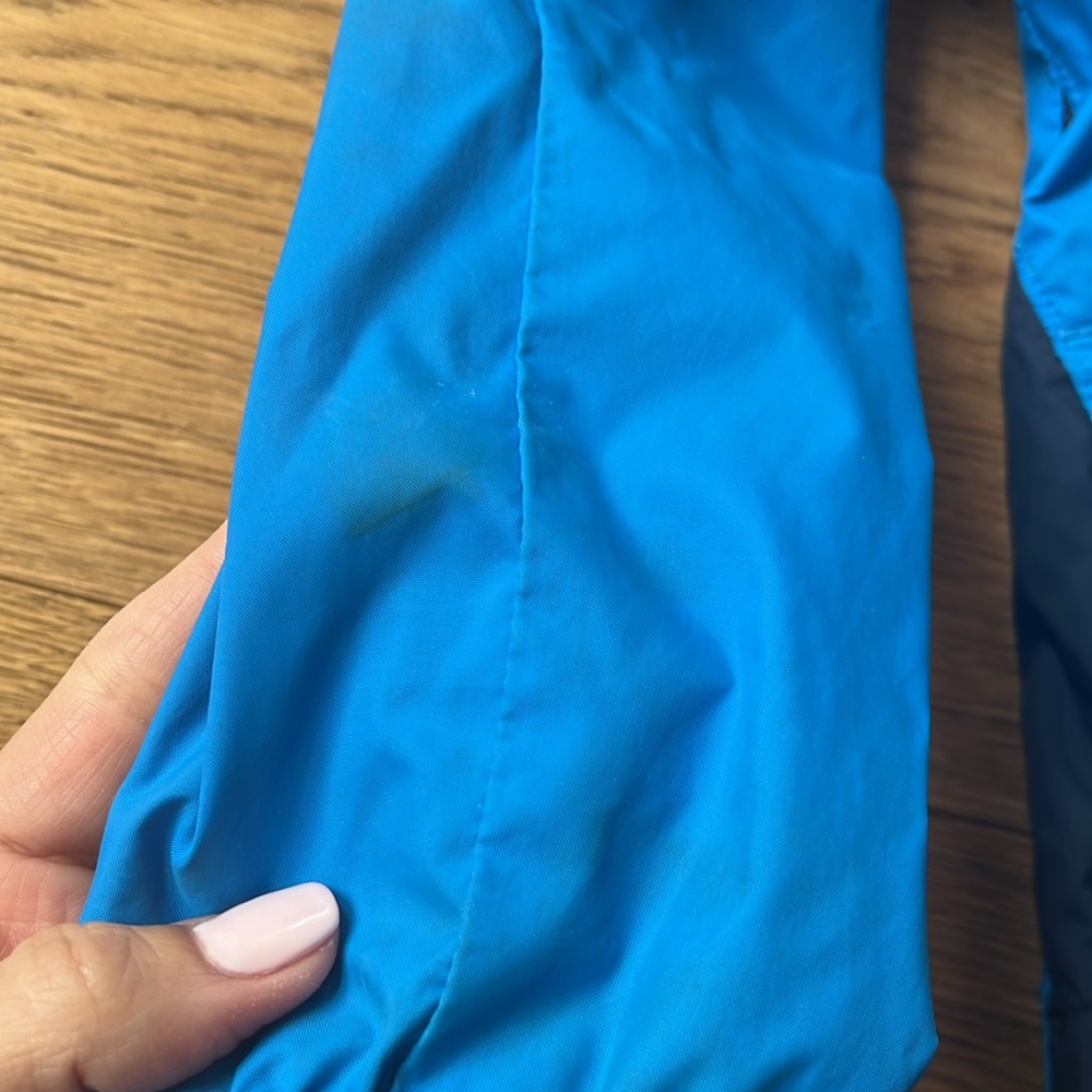 Kids Blue Columbia rain Jacket with reflector on top zipper - Picture 8 of 9